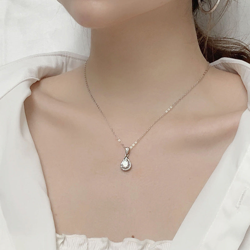 925 Sterling Silver Moissanite Necklace Ladies Retro Personality Water Drop Pendant Clavicle Ins Wind Accessories